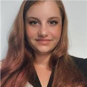 Mis coases son muy interactivas y enfocadas a la expresión individual a traves de las fotografias y grabaciones. Enfoco mucho en el aprendizaje de cada uno y aporto asistencia pesonalizada a cada alumno.